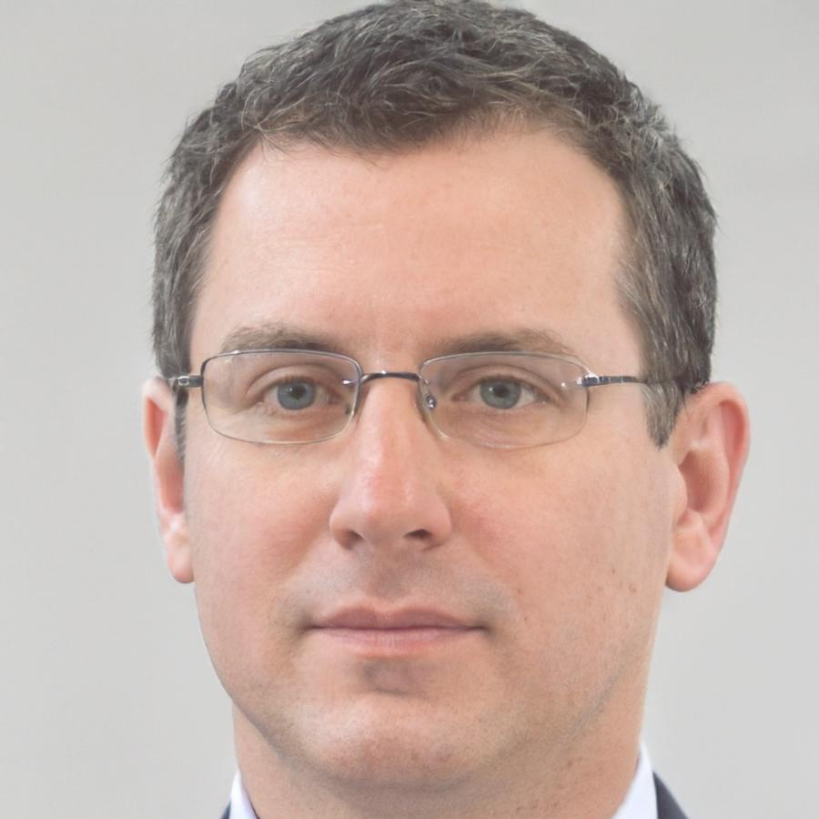 Portrait de Marc Dubois, analyste financier